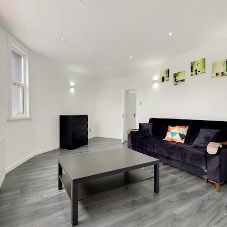 Lovely 4 Bed Apartment Perfect For Families! ลอนดอน ภายนอก รูปภาพ