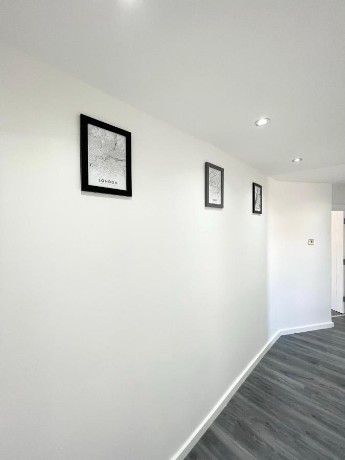 Lovely 4 Bed Apartment Perfect For Families! ลอนดอน ภายนอก รูปภาพ